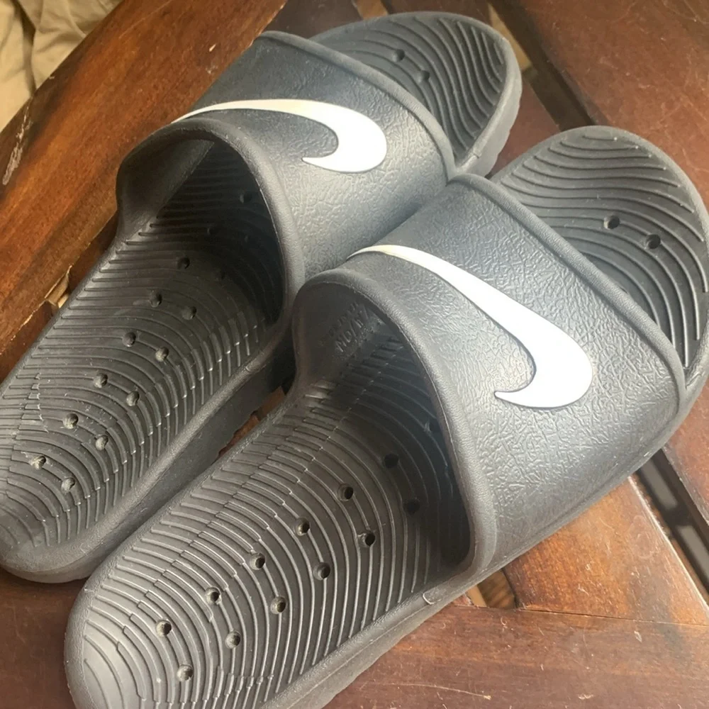 Nike Black Swoop Slides Unisex Pool Beach Water Sandals Shoes Men’s 6 Women’s 7